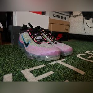 Air vapormaxs, worn less then 5 times size 9.5
